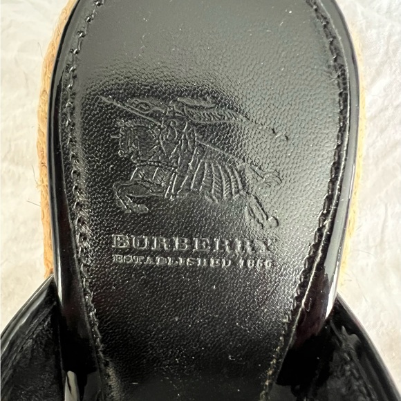 COPY - Authentic Burberry black wedges size 37 - Picture 4 of 7
